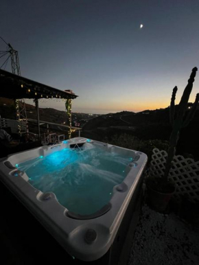 Casa Rural Málaga Monkey Love con jacuzzi, Iznate